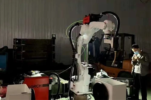 Robot Fulzh avec nouvelle source d’énergie de soudure de l’Allemagne